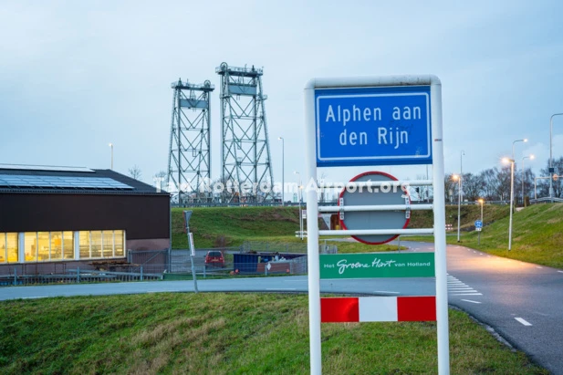 Taxi van Alphen aan den Rijn naar Rotterdam Airport