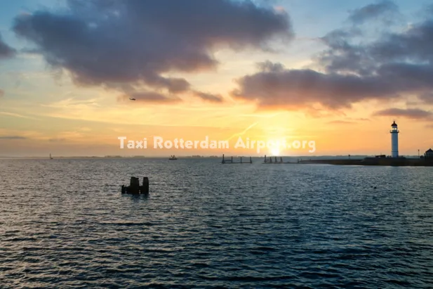 Taxi van Hellevoetsluis naar Rotterdam Airport