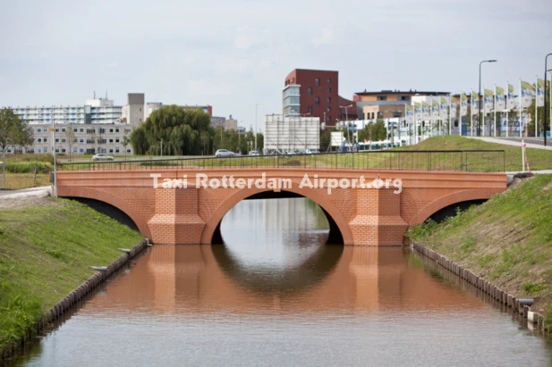 Taxi van Spijkenisse naar Rotterdam Airport