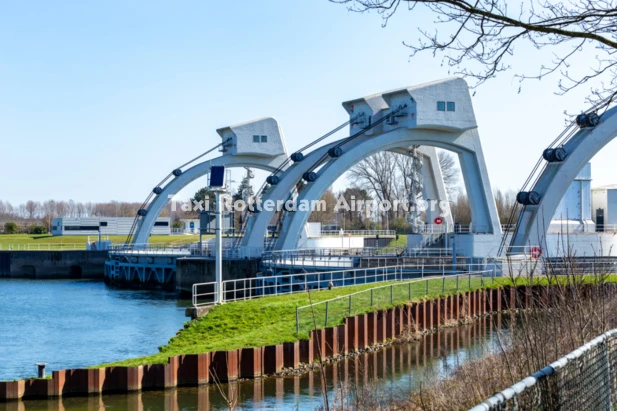 Taxi van Vianen naar Rotterdam Airport