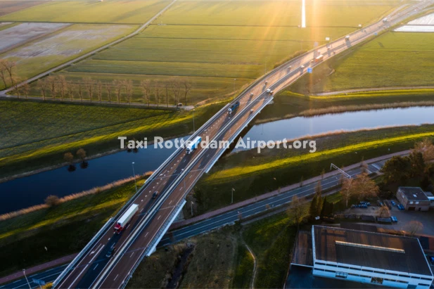 Taxi van Waalwijk naar Rotterdam Airport