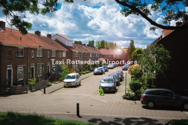 Taxi van Waddinxveen naar Rotterdam Airport