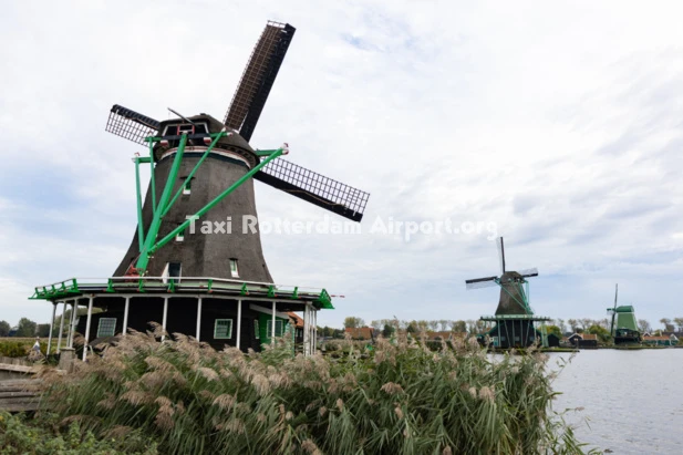 Taxi van Wenum Wiesel naar Rotterdam Airport